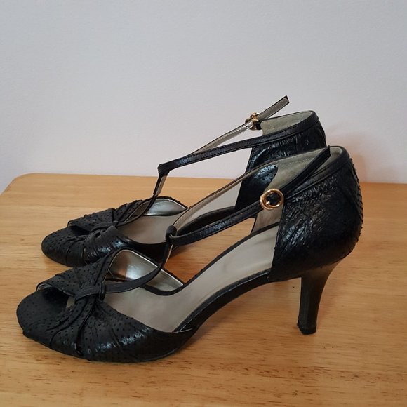 FIN black t-strap peep toe black leather sandals - Picture 7 of 10